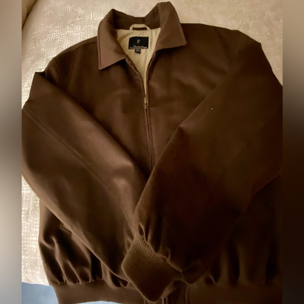 Sophisticated and sharp men’s Faconnable jacket. Lined, warm and stylish.